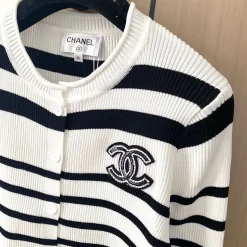 Gestreifter Strick Schwarz Weiß 1