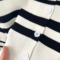 Gestreifter Strick Schwarz Weiß 2