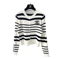 Gestreifter Strick Schwarz Weiß