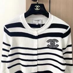 Gestreifter Strick Schwarz Weiß 3