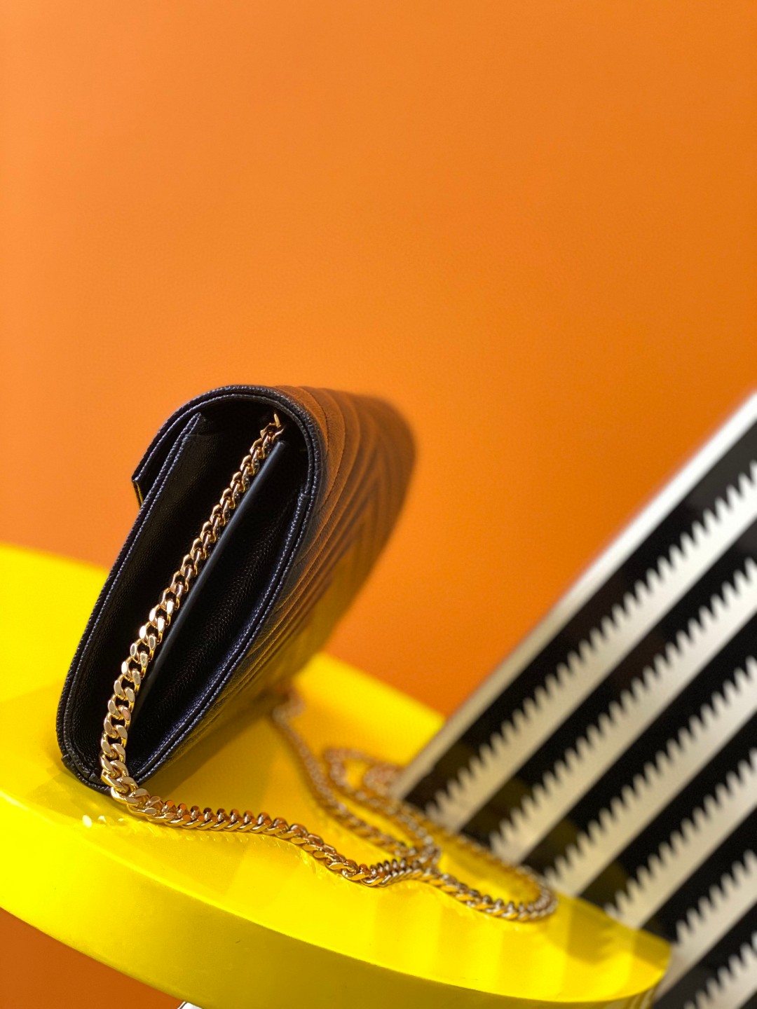 Chain Wallet Schwarz und Gold – Bild 10
