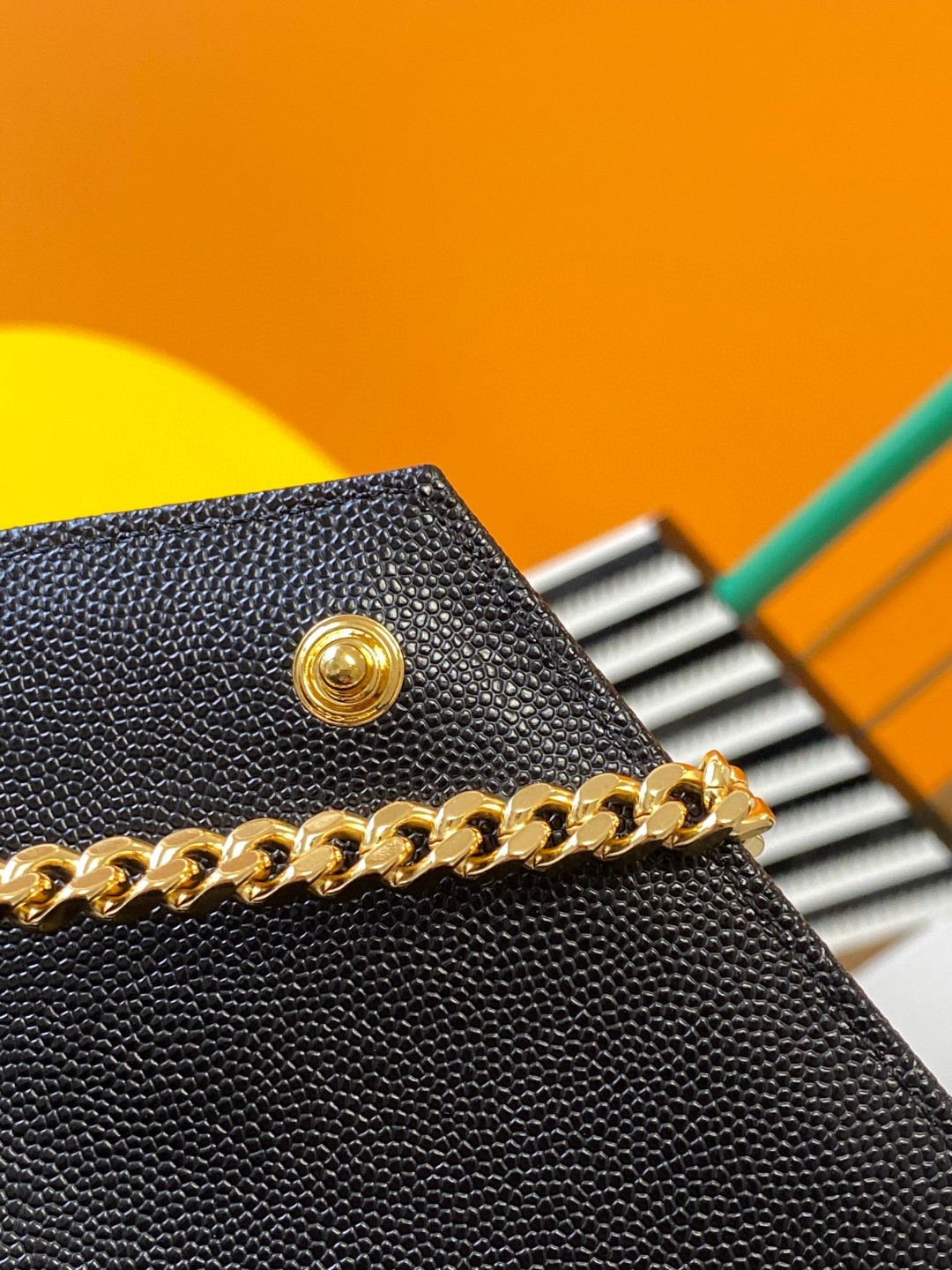 Chain Wallet Schwarz und Gold – Bild 7