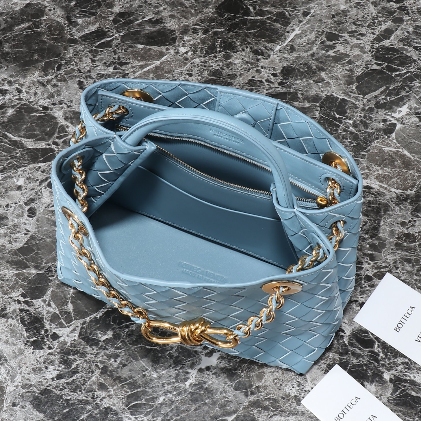 Small Andiamo Mit Kette Blau – Bild 7