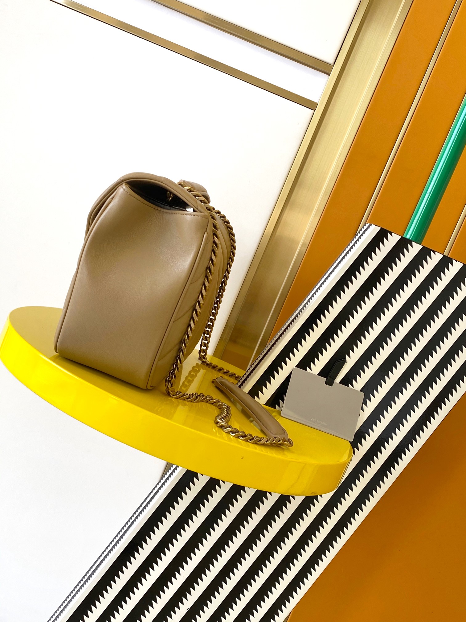 Medium LouLou Hellbraun und Gold – Bild 4