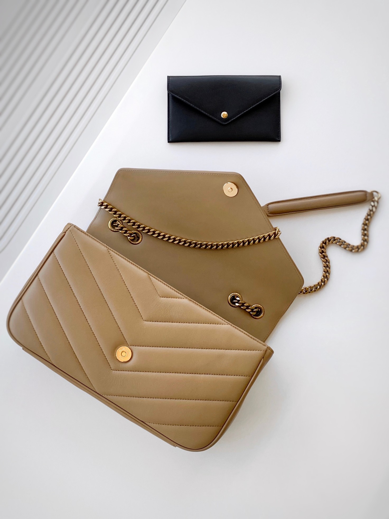 Medium LouLou Hellbraun und Gold – Bild 10