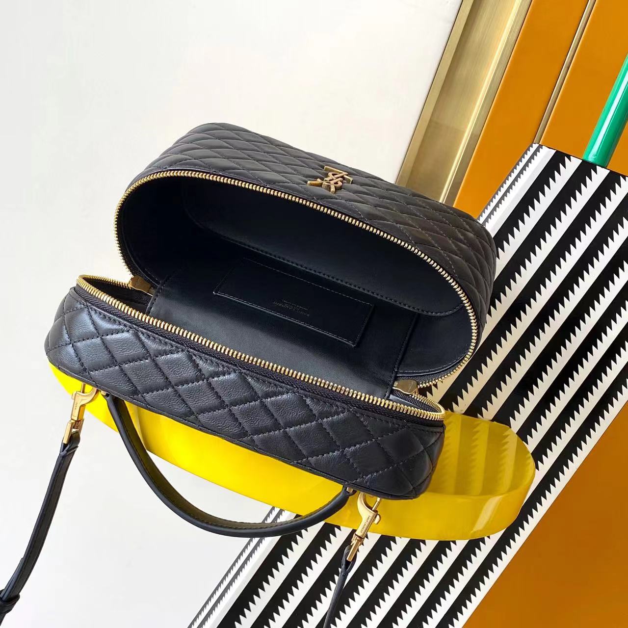 Gaby Vanity Bag Schwarz und Gold – Bild 6