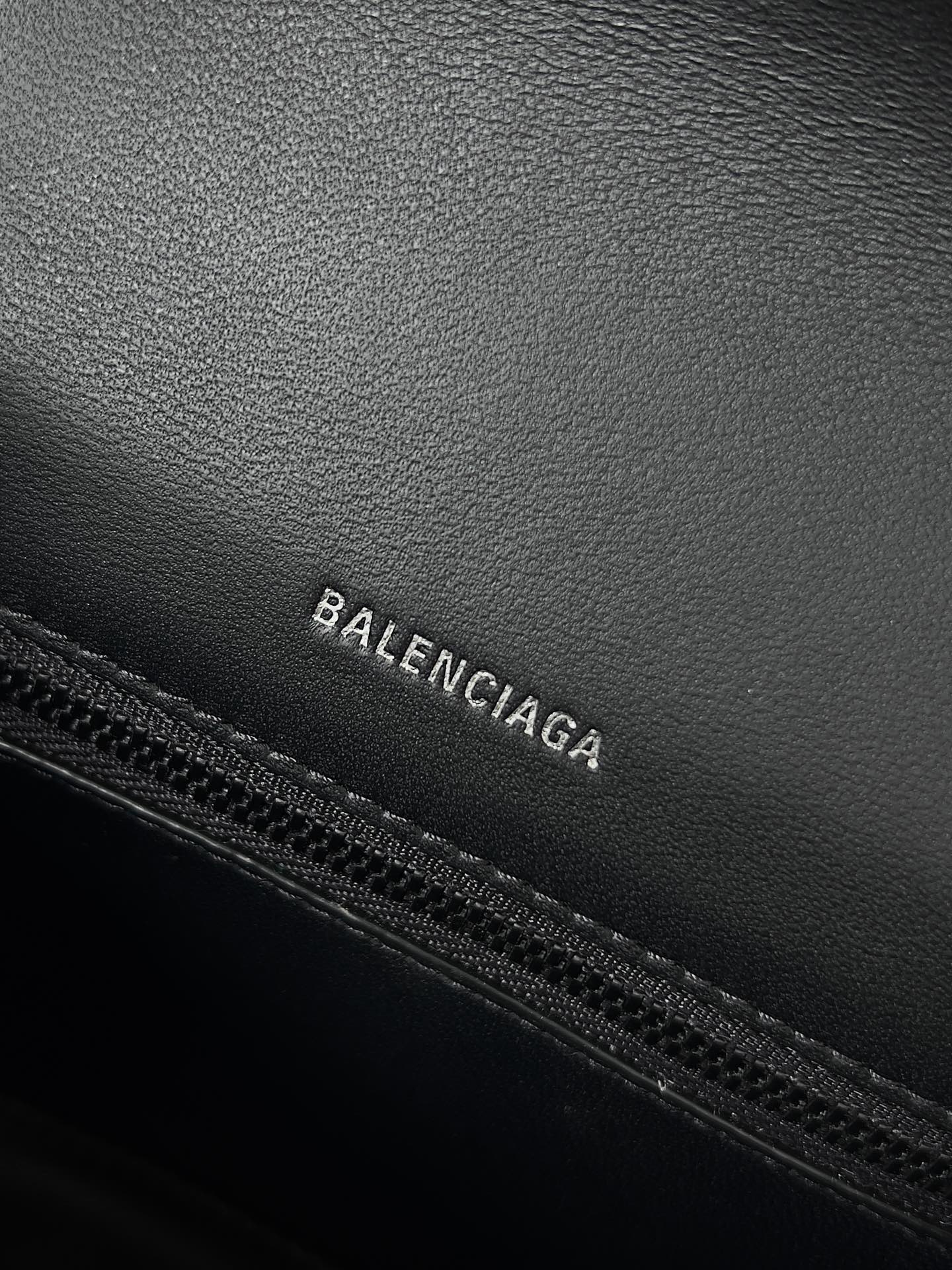 XS Hourglass Glänzend Schwarz – Bild 6