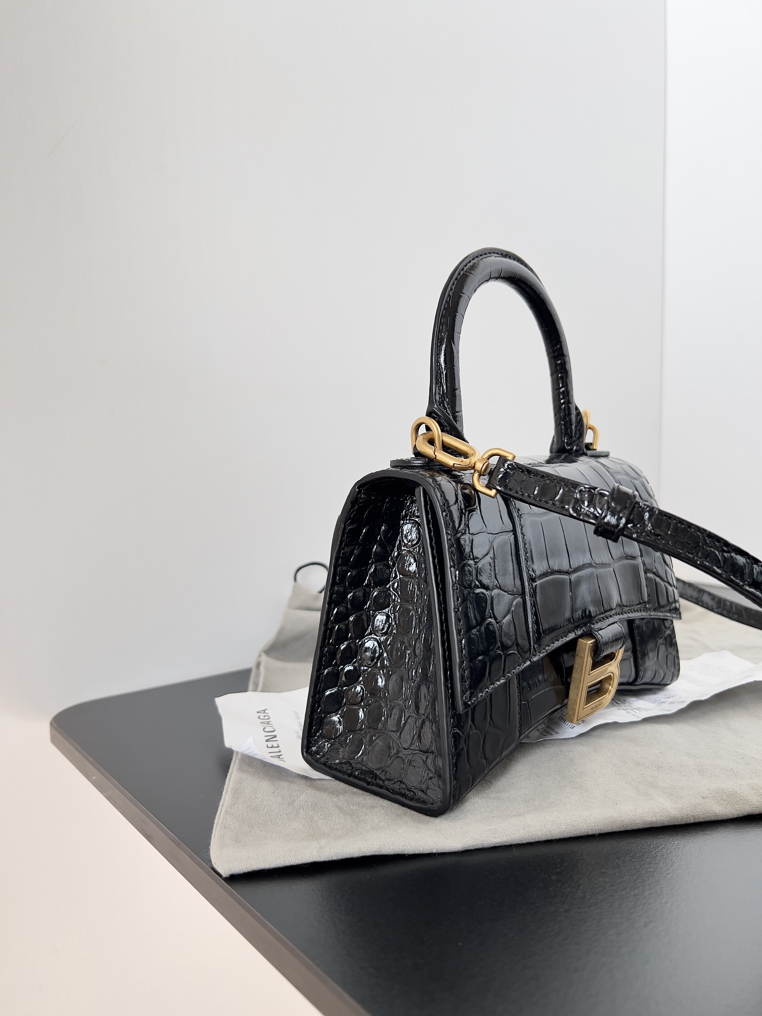 XS Hourglass Schwarz und Gold Kroko – Bild 4