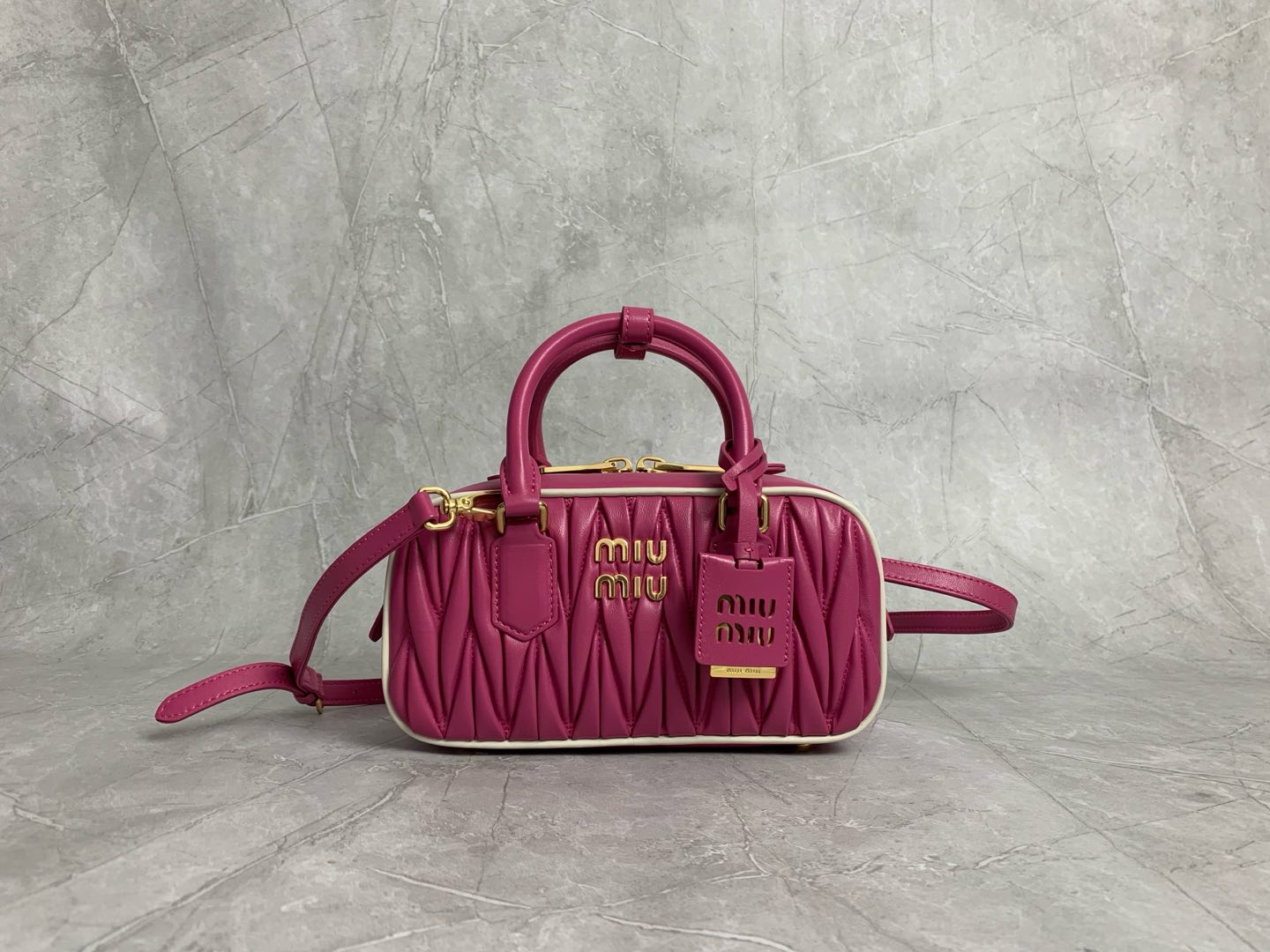 Arcadie Tasche Aus Matelassé Nappaleder Fuchsia Weiss – Bild 3