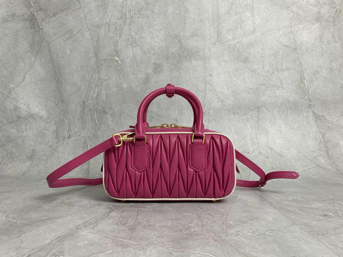 Arcadie Tasche Aus Matelassé Nappaleder Fuchsia Weiss – Bild 11