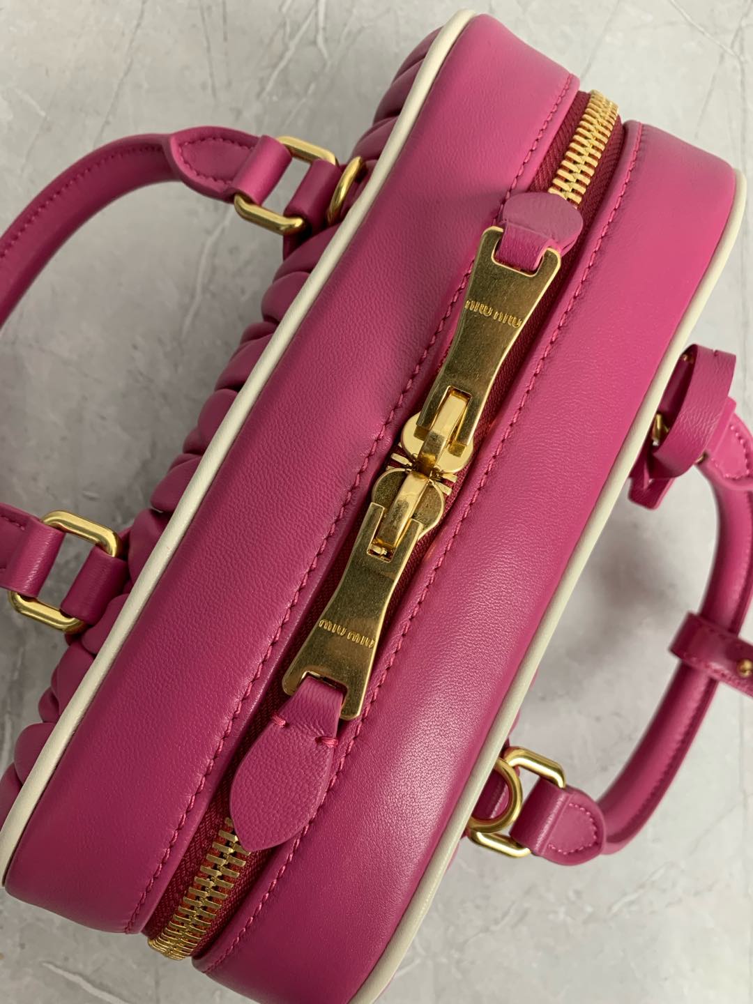 Arcadie Tasche Aus Matelassé Nappaleder Fuchsia Weiss – Bild 6