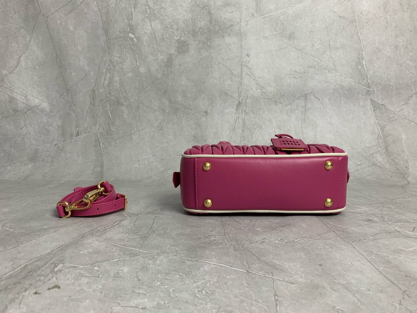 Arcadie Tasche Aus Matelassé Nappaleder Fuchsia Weiss – Bild 7