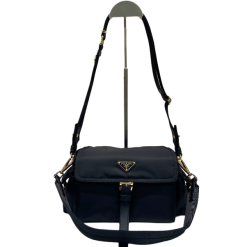 Explore Medium Re-Nylon Shoulder Bag With Flap Schwarz