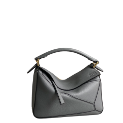 Kleine Puzzle Tasche Aus Weichem Genarbtem Kalbsleder Goldfarbenem Metall Grau