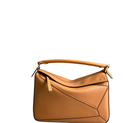 Mittelgroße Puzzle Edge Tasche Aus Weichem Genarbtem Kalbsleder Goldfarbenem Metall Hellbraun