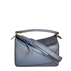 Mittelgroße Puzzle Edge Tasche Aus Weichem Genarbtem Kalbsleder Goldfarbenem Metall Meer