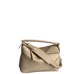 Mittelgroße Puzzle Edge Tasche Aus Weichem Genarbtem Kalbsleder Goldfarbenem Metall Haselnuss Hellbraun