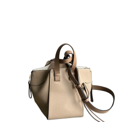 Kompakte Hammock Tasche Aus Weichem Genarbtem Kalbsleder Goldfarbenem Metall Haselnuss 19.5×14x21cm