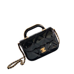 Kleine Clutch Mit Kette Kalbsleder Mit Spiegel-Effekt Goldfarbenes Metall Helles Schwarz