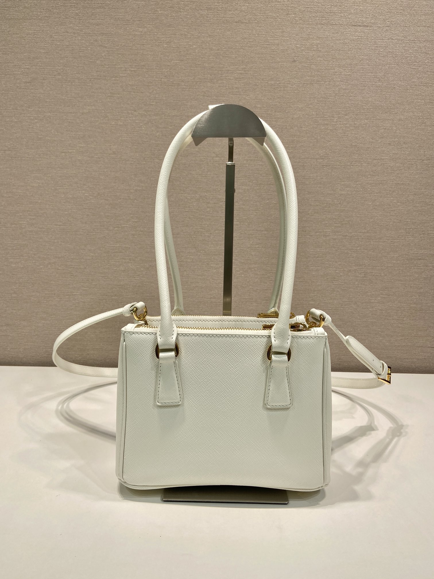 Galleria Mini Bag Aus Saffiano-Leder Weiss – Bild 4