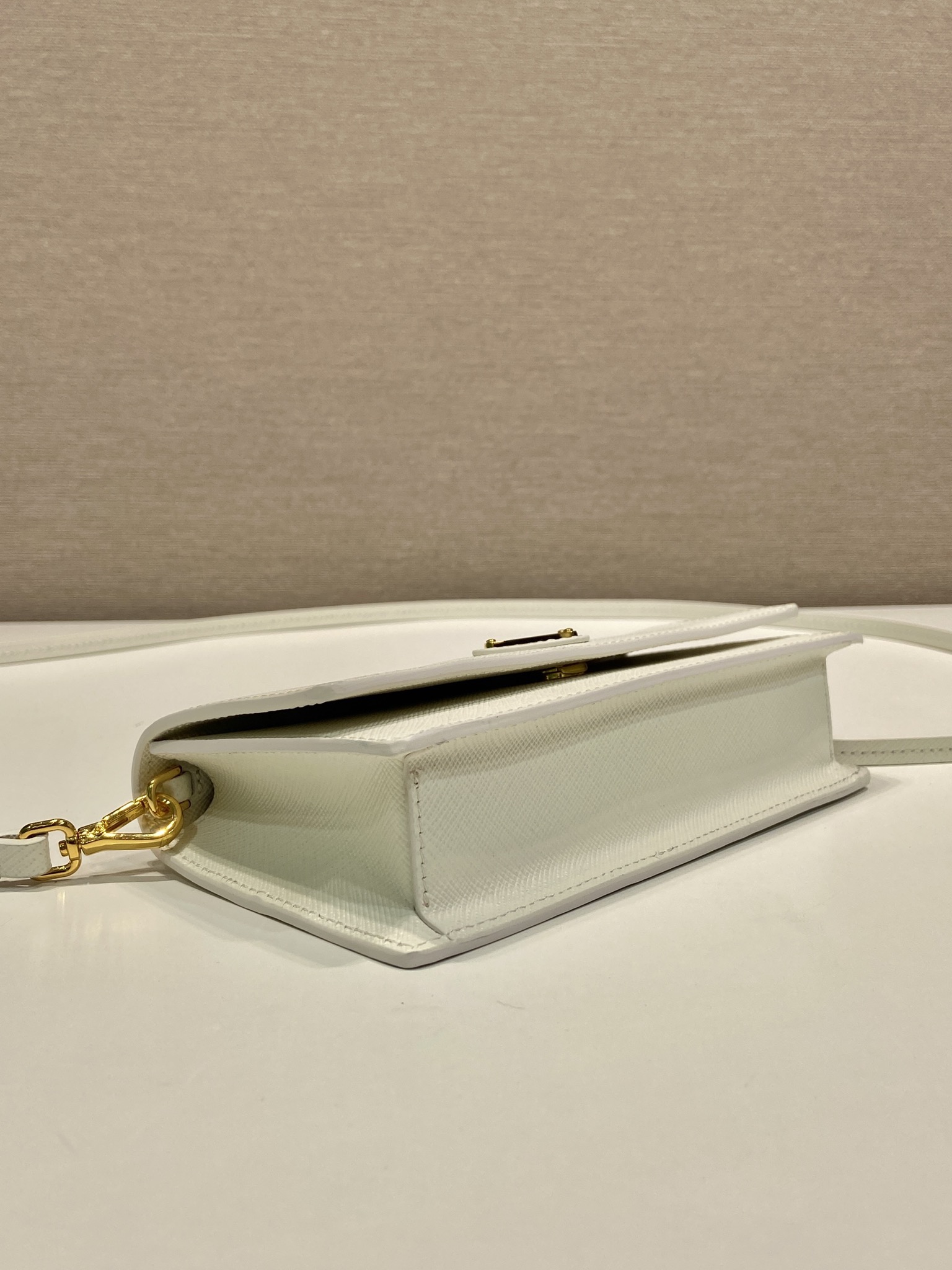 Mini Bag Aus Saffiano-Leder Weiss – Bild 6