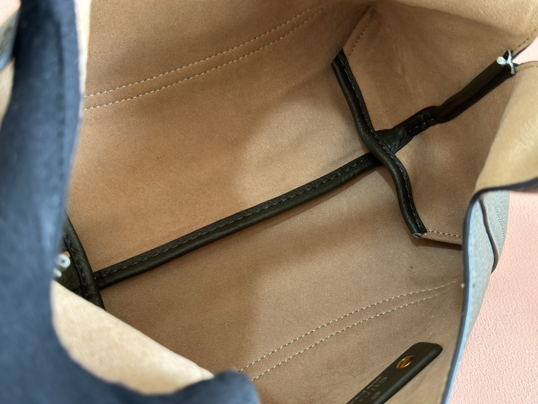 Mittelgroße Softbit Henkeltasche Waldgrünes Genarbtes Leder – Bild 7