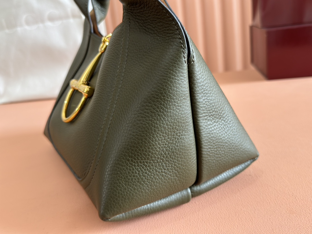 Mittelgroße Softbit Henkeltasche Waldgrünes Genarbtes Leder – Bild 6