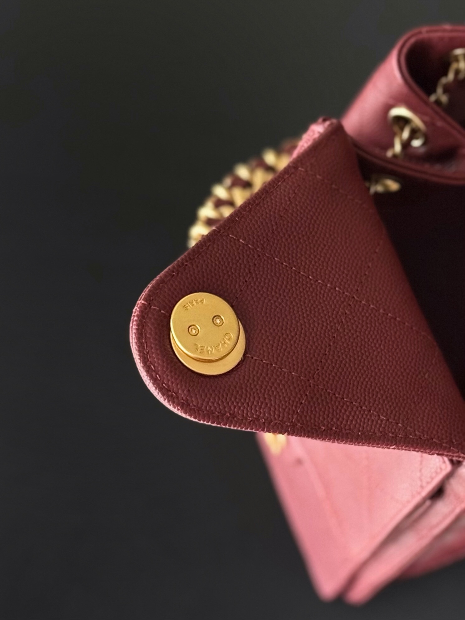 Kleine 25 Tasche Genarbtes Kalbsleder Goldfarbenes Metall Bordeaux – Bild 8
