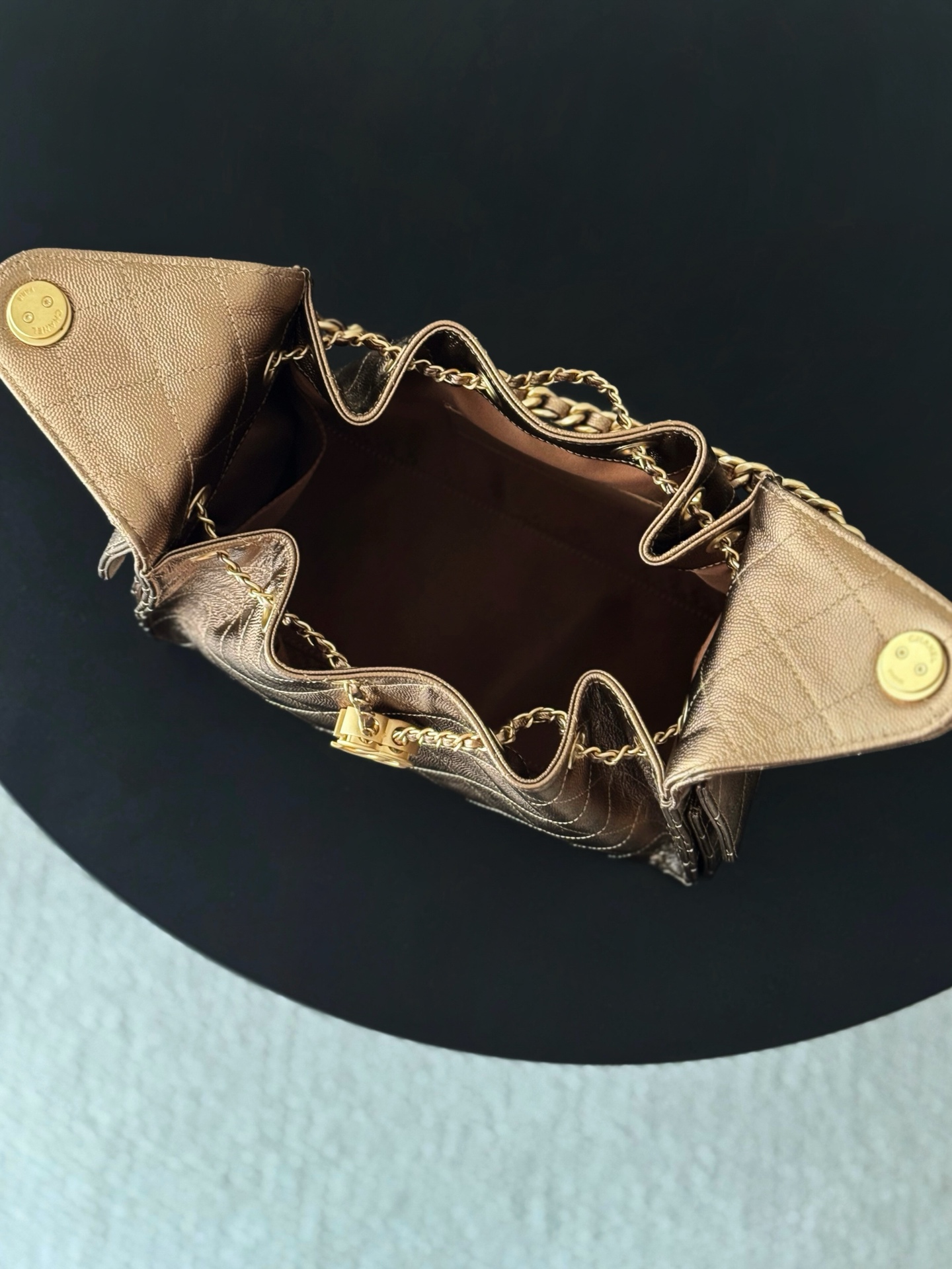 Kleine 25 Tasche Genarbtes Kalbsleder Goldfarbenes Metall Bronze – Bild 9
