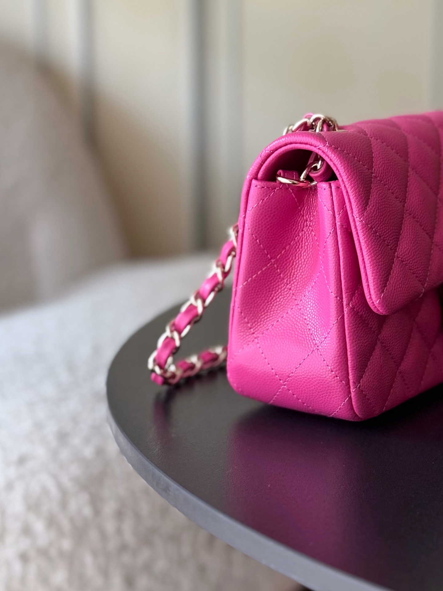 Klassische Minitasche Genarbtes Kalbsleder Goldfarbenes Metall Fuchsie 12x20x6cm – Bild 7