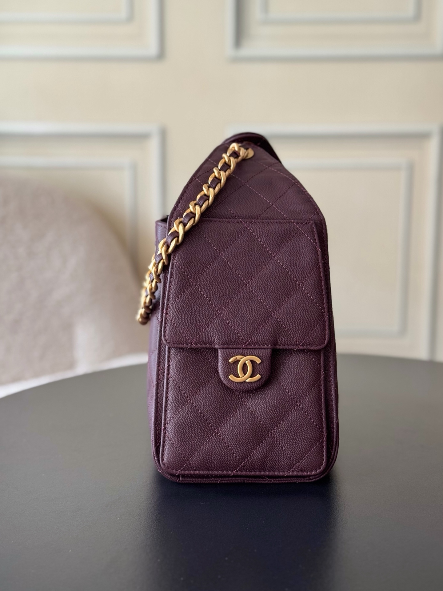 Kleine 25 Tasche Genarbtes Kalbsleder Goldfarbenes Metall Dunkler Rotwein – Bild 5
